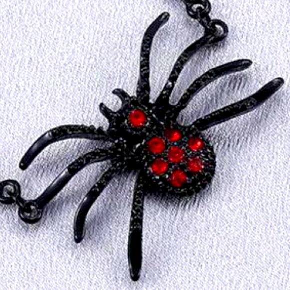 🕷️😬🕷️ SCARY❗️ BLACK WITH RED RHINESTONES SPIDER WEB NECKLACE❗️ - Picture 3 of 5